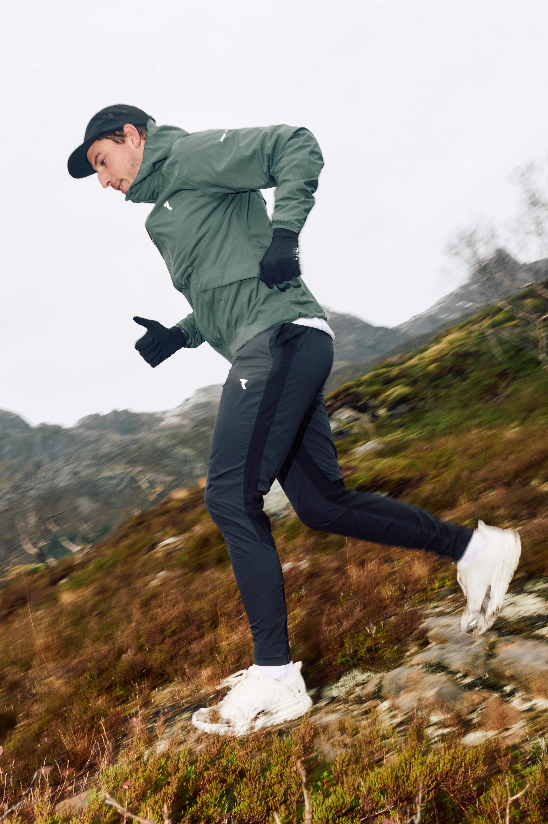 Phantom Running Rain Jacket Men - Image 47