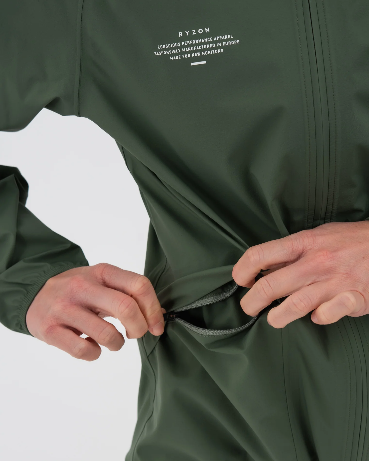 Phantom Running Rain Jacket Women - Image 18