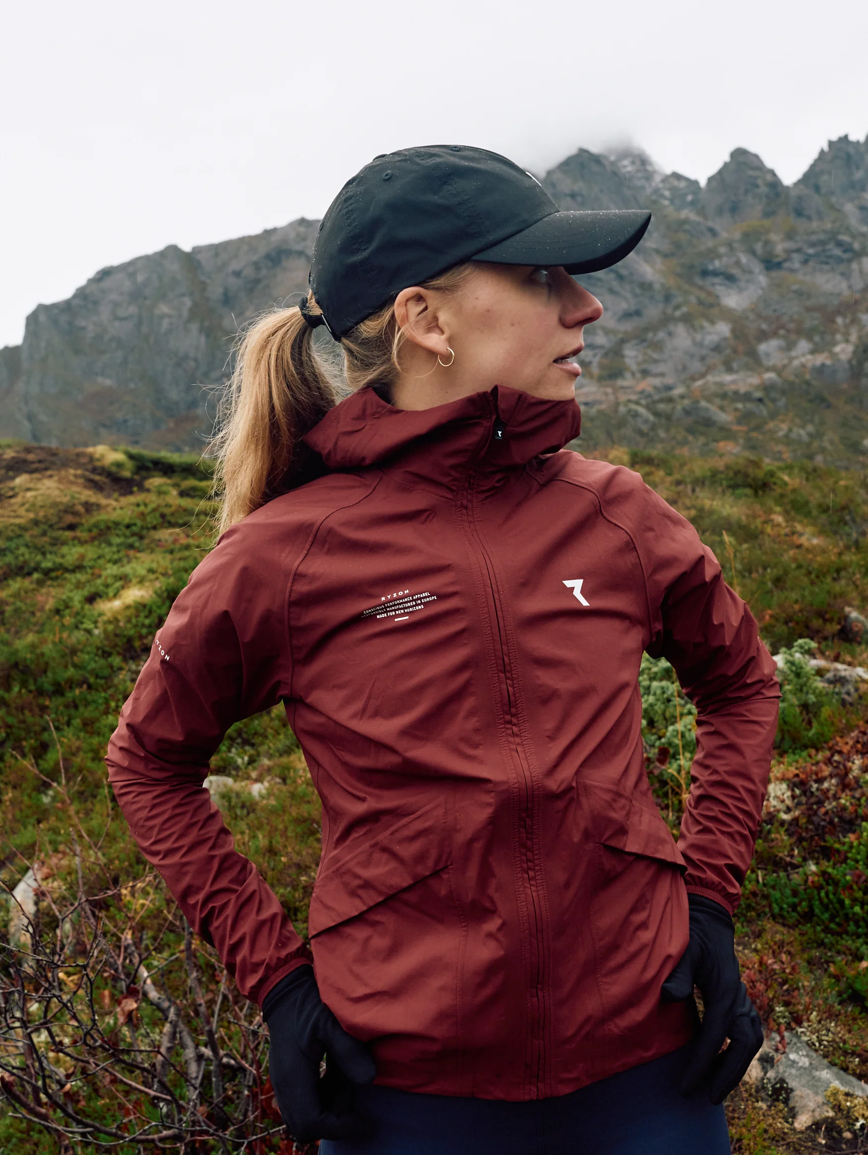 Phantom Running Rain Jacket Women - Image 69